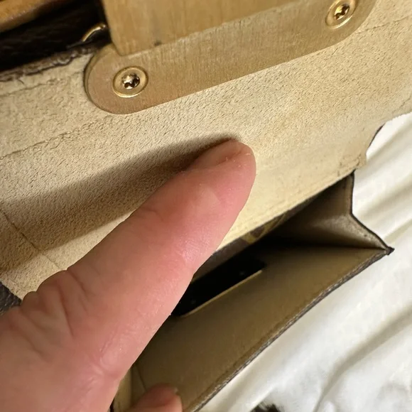 Louis Vuitton Manhattan excellent used condition below appraisal for quick sale - Picture 13 of 13